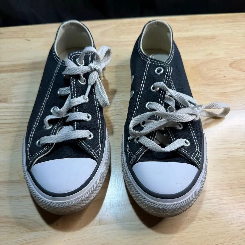 converse all star chuck taylor youth size 1.5